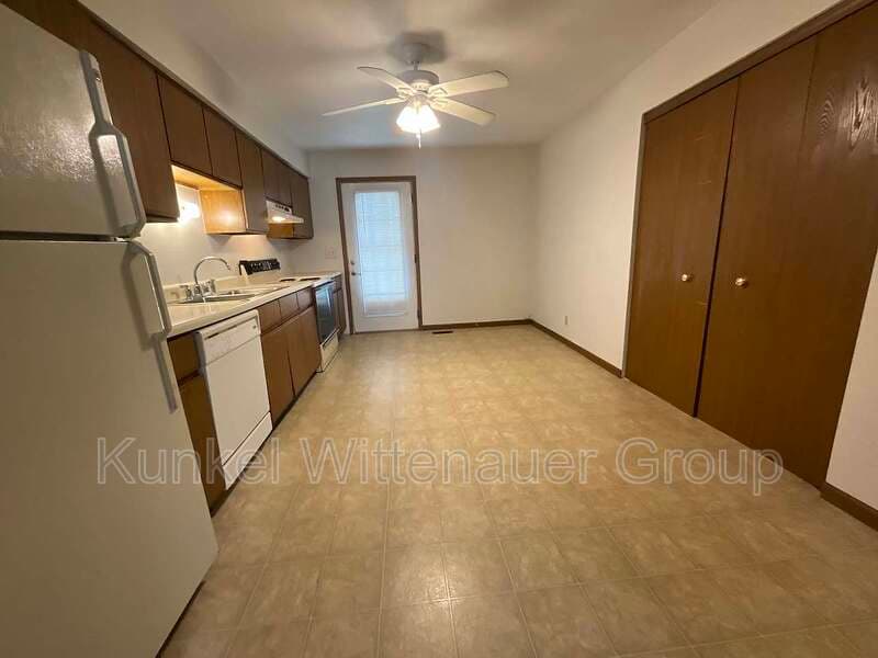 O'Fallon House: 921 Georgetowne Drive