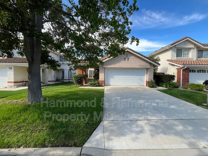 Simi Valley House: 634 Twin Peaks Ave.