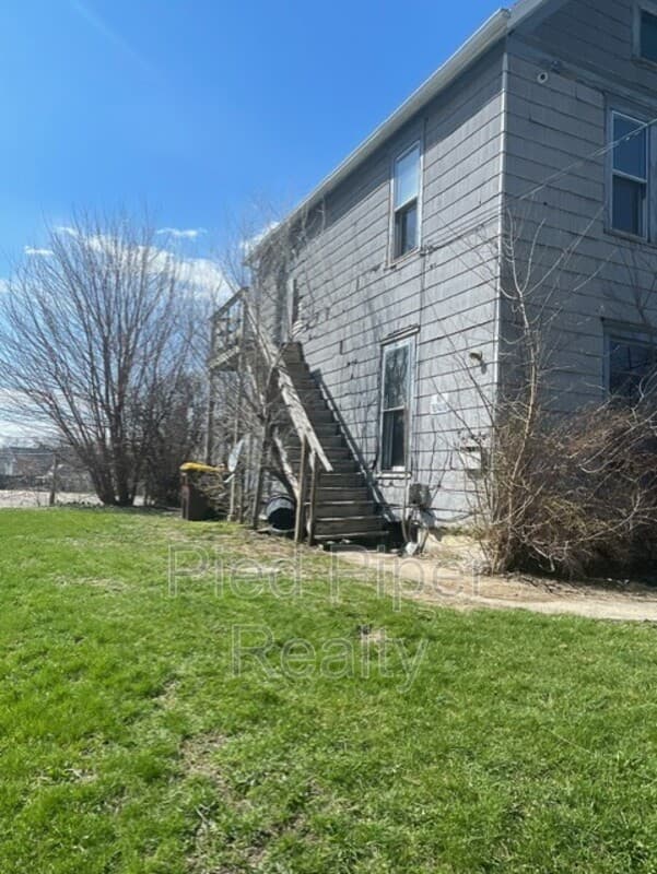 Freeport Condo: 434 1/2 S State Ave