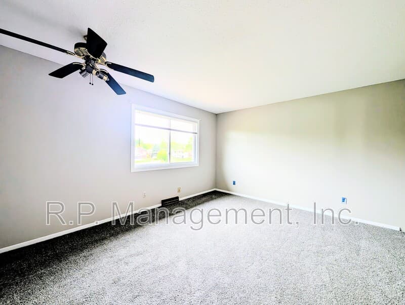 Brooklyn Park House: 7216 79th Ave N