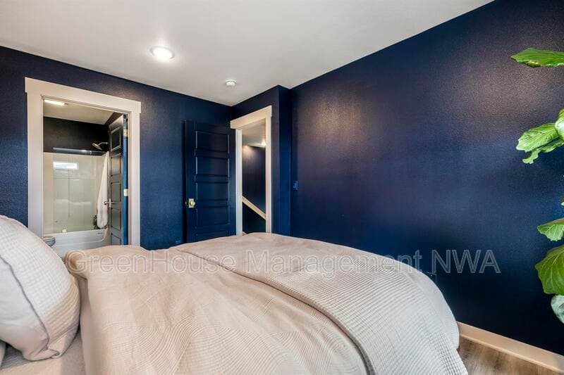 Bentonville House: 1041 Ventnor Ave