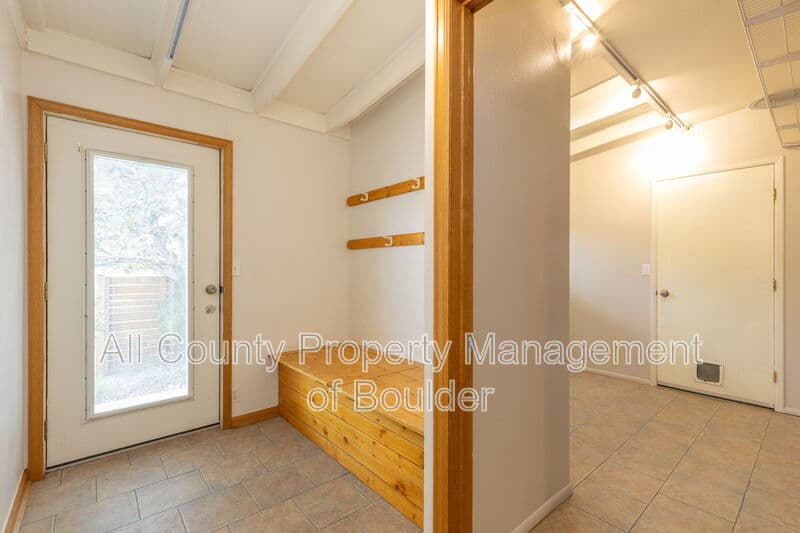 Boulder House: 4690 Sioux Dr