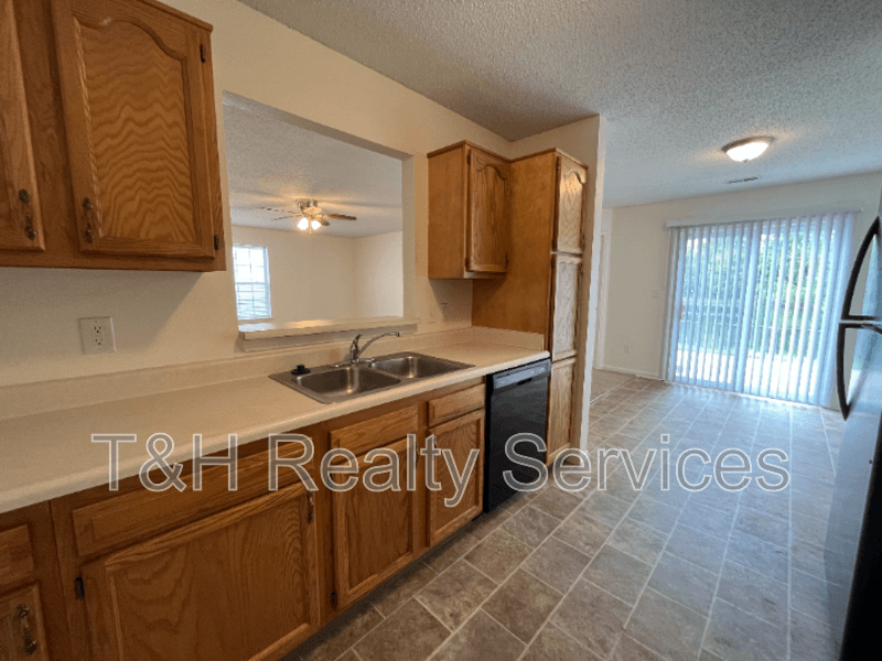 Indianapolis House: 4210 Village Trace Boulevard