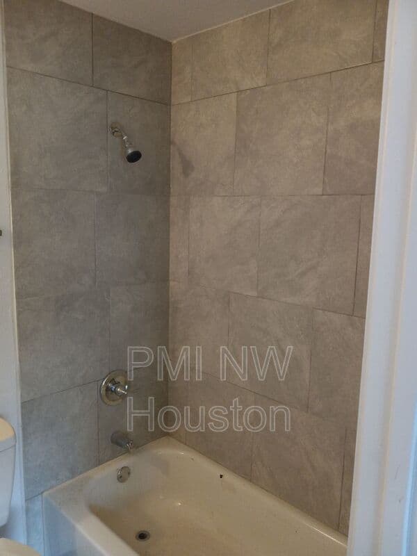 Houston Townhome: 2681 Gessner Rd