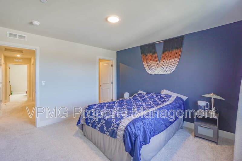 Washougal House: 359 W Koa St