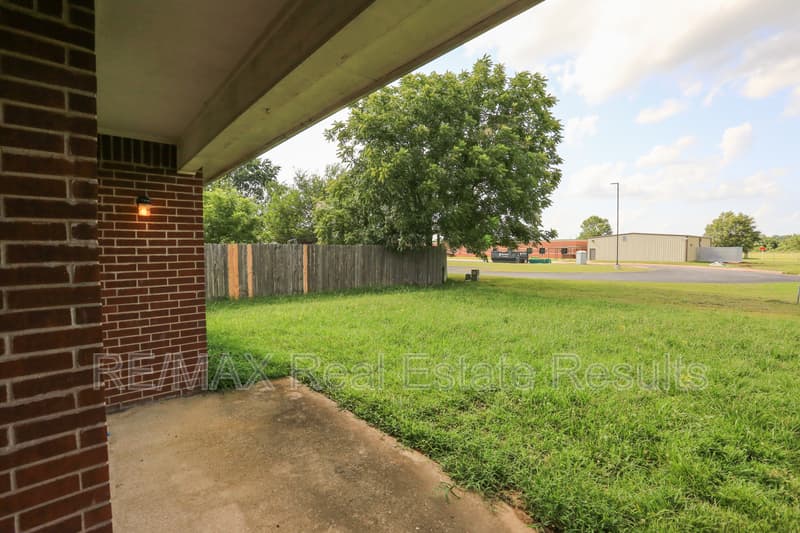 Rogers Condo: 2223 W Roselawn St