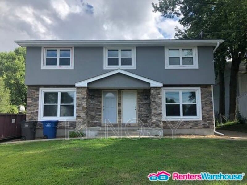 Des Moines House: 4924 Madison Ave