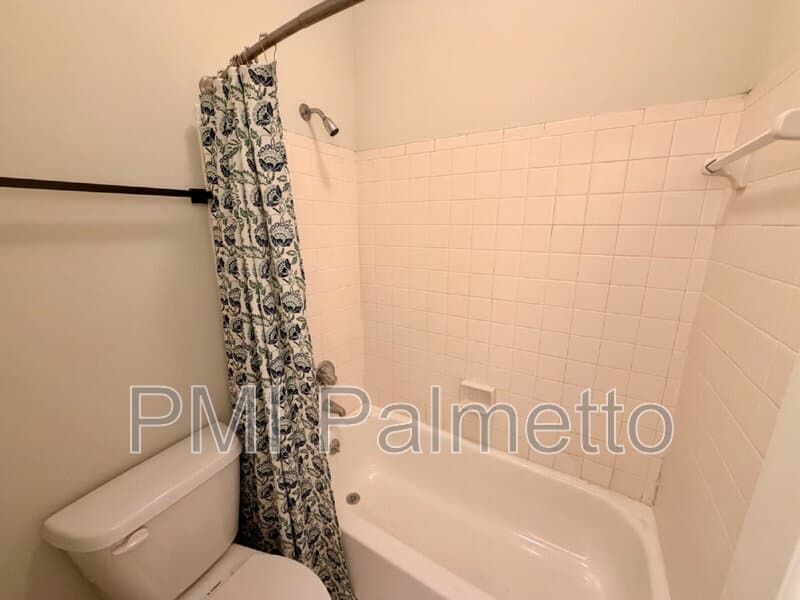 Columbia House: 3923 West Buchanan Drive