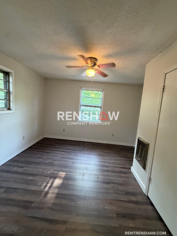 Lexington House: 450 Bedwell St