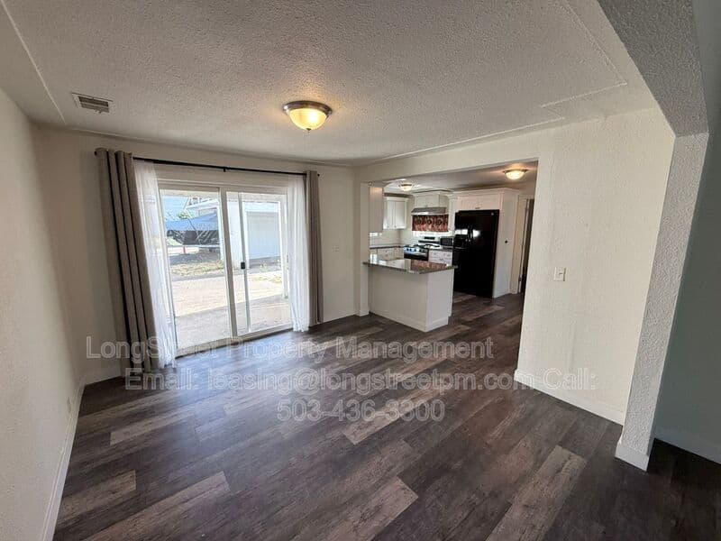 Salem House: 758 Browning Ave S