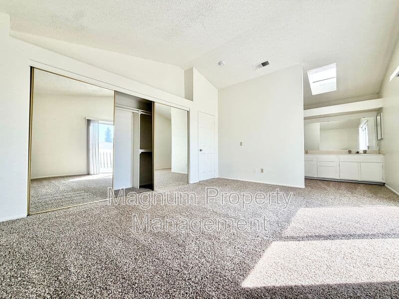 Moreno Valley House: 16309 Silverbirch Rd