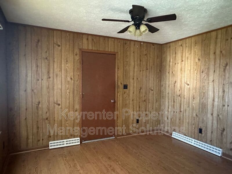 Staunton House: 55 Sunset Blvd