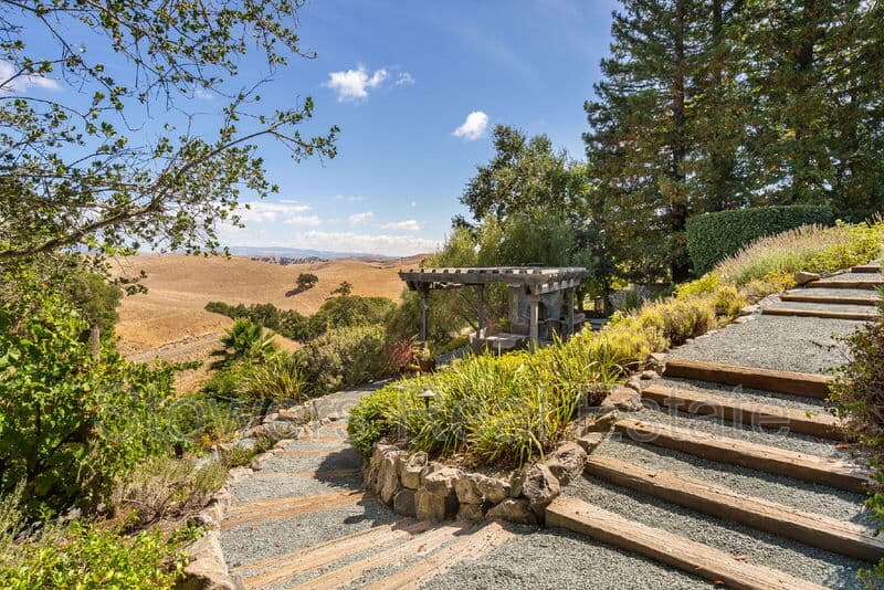 Danville House: 4482 Deer Ridge Rd