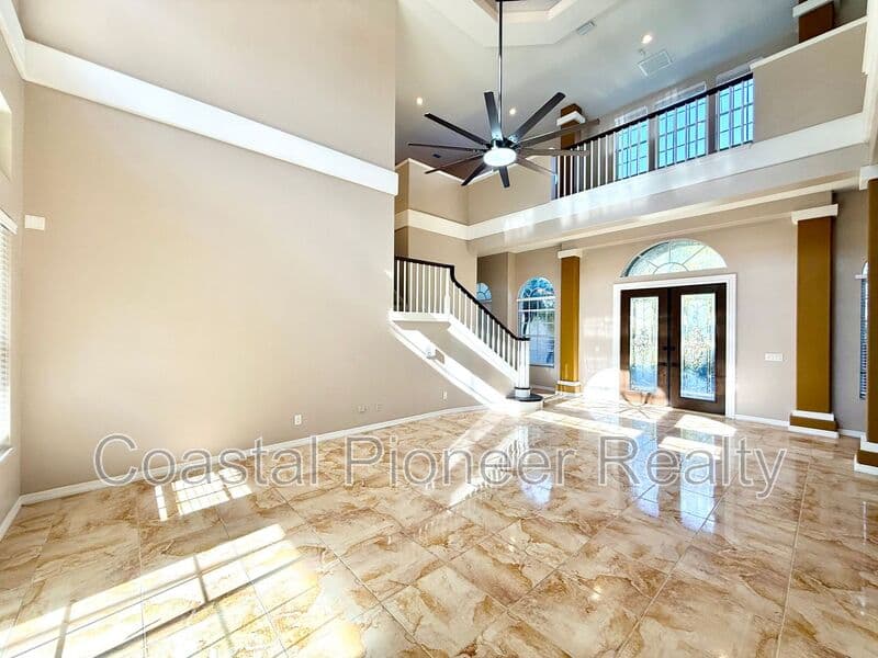 Largo House: 10334 Longwood Dr