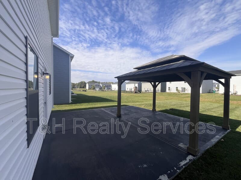 Ulen House: 854 McArthur Drive