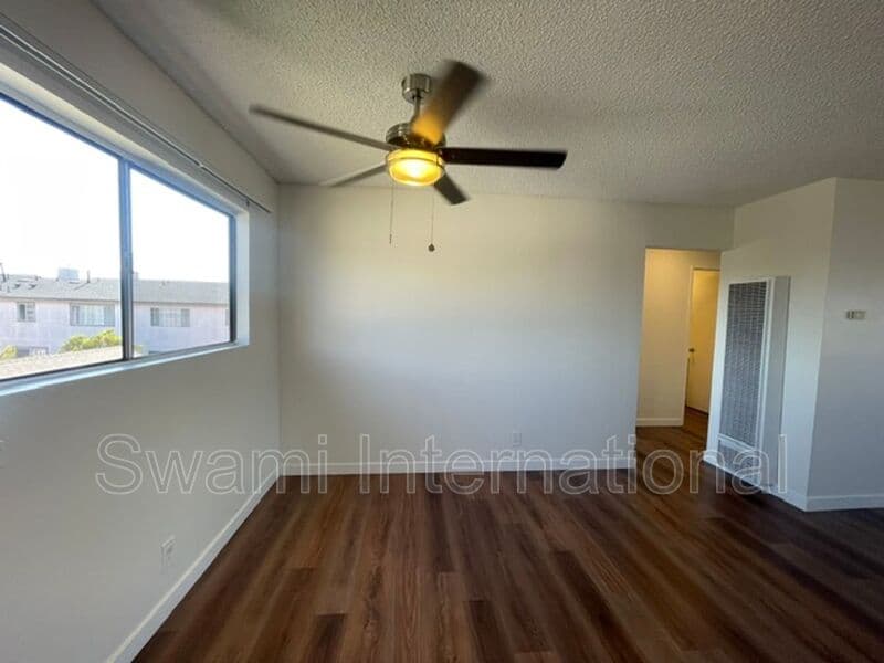 Inglewood Condo: 917 Enterprise Ave.