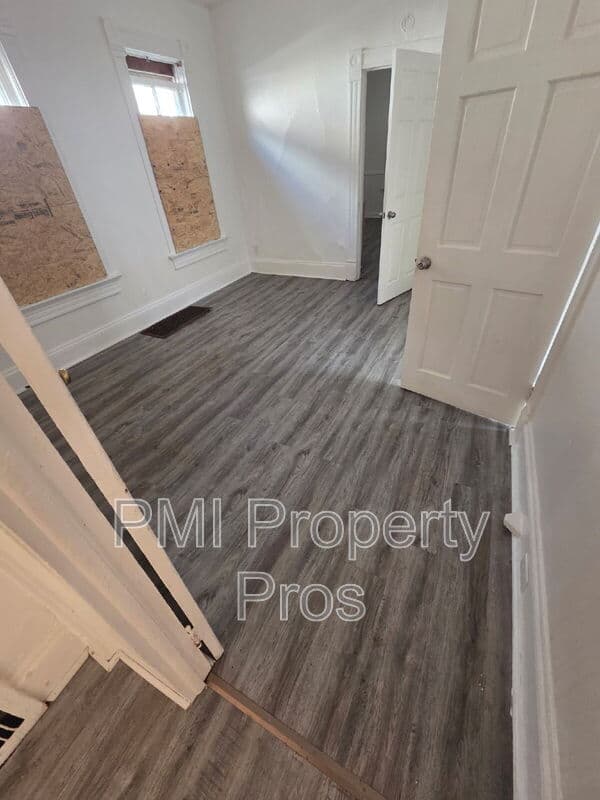 Milwaukee House: 615 W Chambers St
