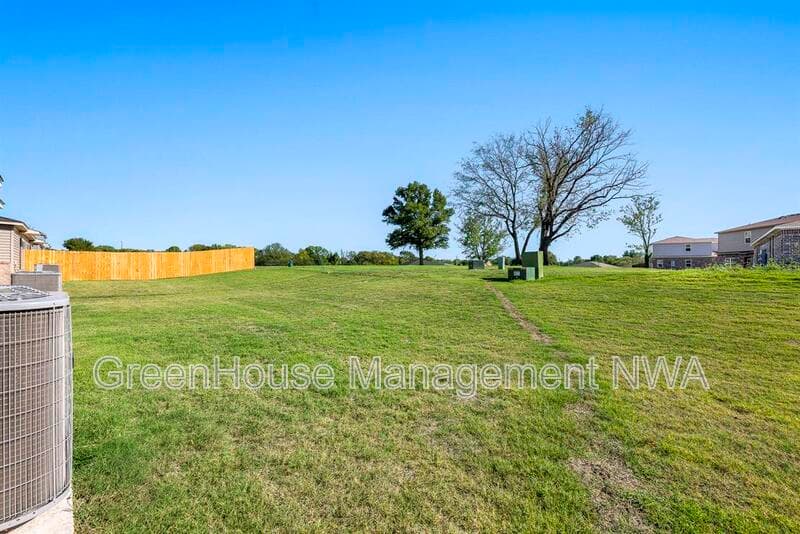Unit B
Siloam Springs House: 412 W Cloud Dr