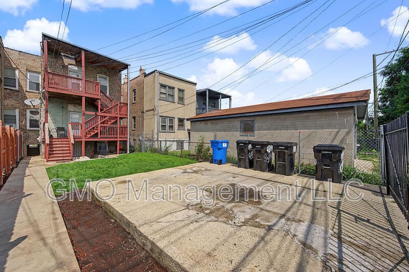 Chicago Condo: 4341 W Gladys St