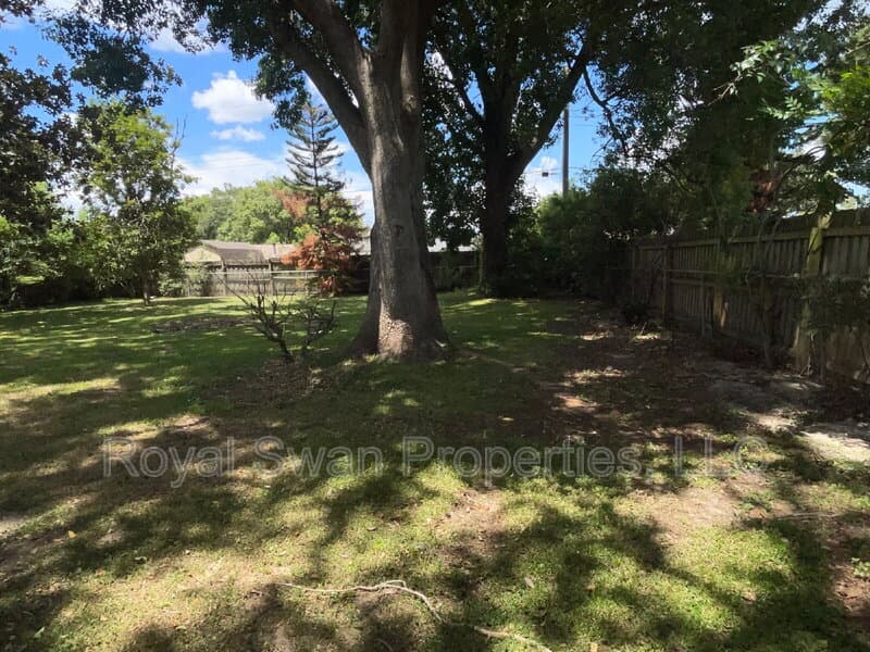 Lakeland House: 3812 Dovehollow Drive