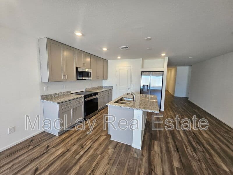 Coolidge House: 1390 W Aztec Dr
