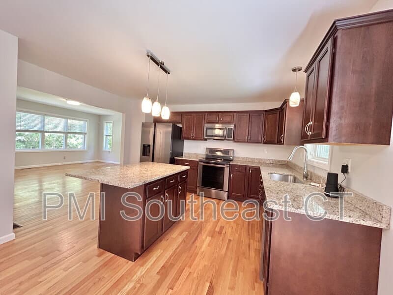Salem House: 124 Witter Road