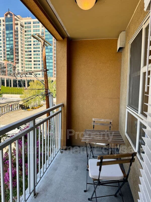 Bellevue Condo: 118 107th Ave NE