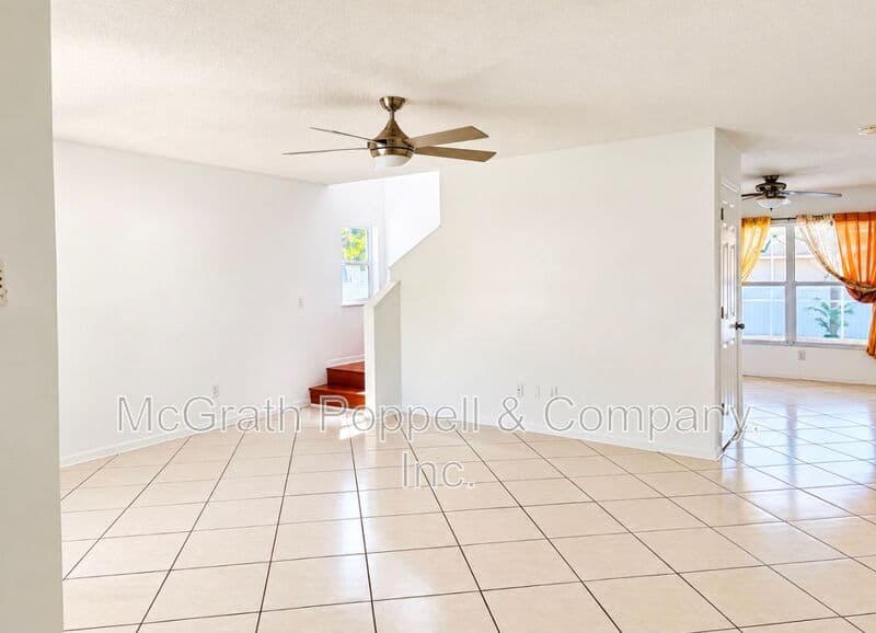 VALRICO House: 516 CAPE COD CIR