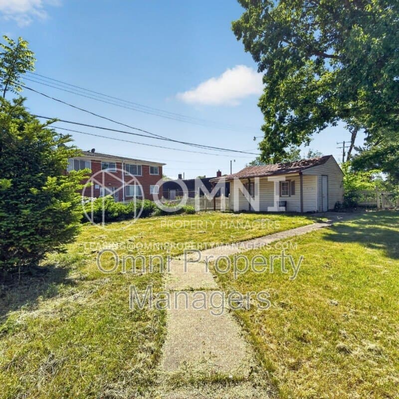 Detroit House: 11529 Roxbury St