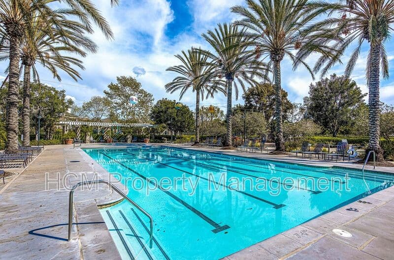 Irvine House: 315 Silk Tree Street
