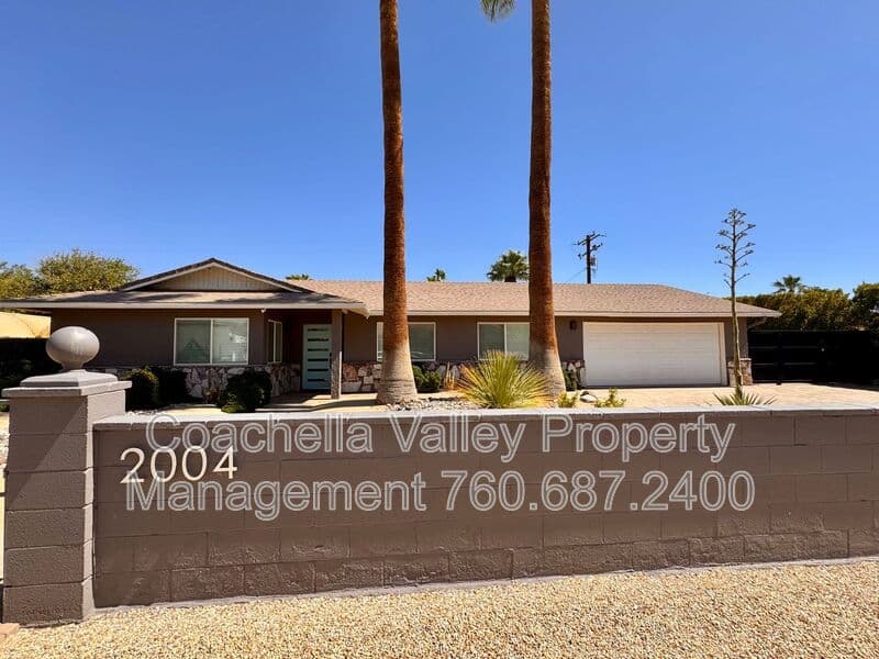 Palm Springs House: 2004 N San Antonio Rd