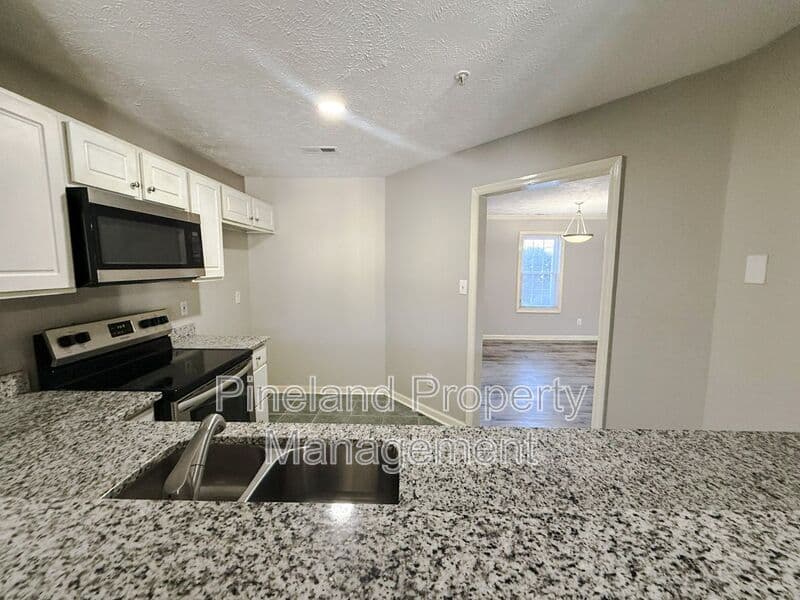 Fayetteville House: 341 Bubble Creek
