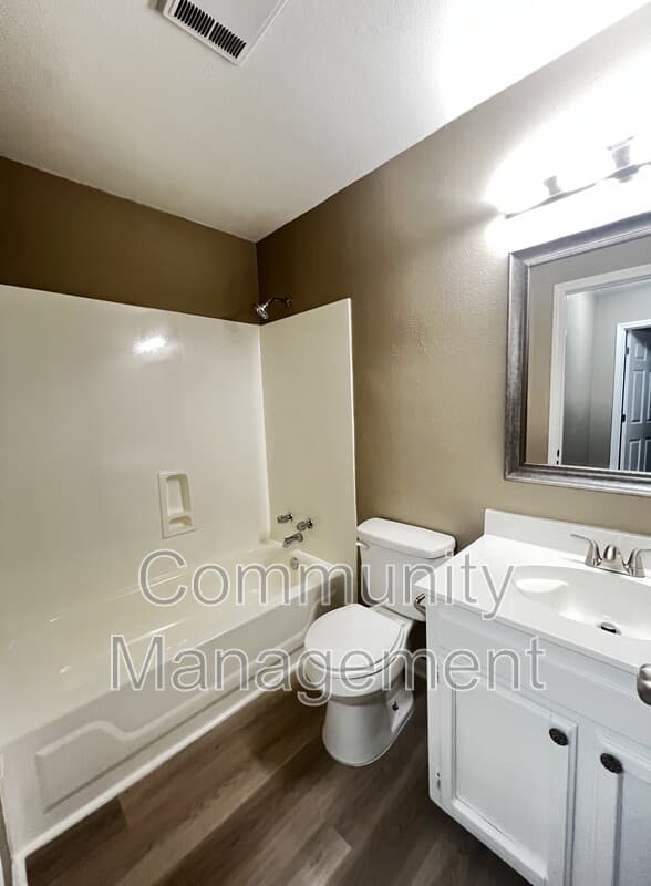 Baton Rouge Condo: 2150 N Sherwood Forest Dr
