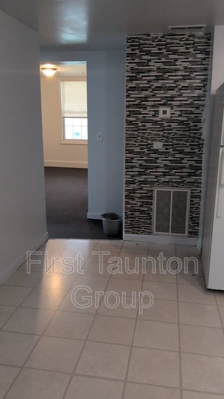 Taunton Condo: 458 Weir Street