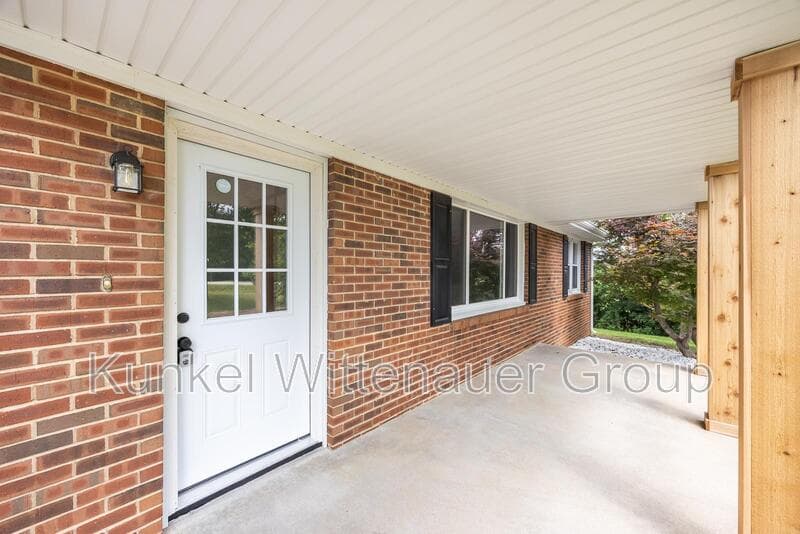 Red Bud House: 9355 IL-3