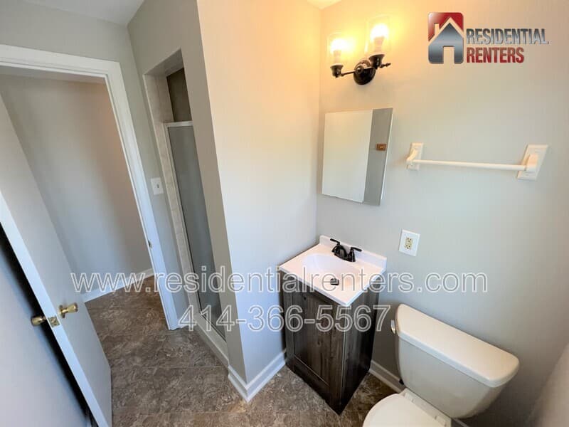 West Allis Condo: 8020 W Becher St