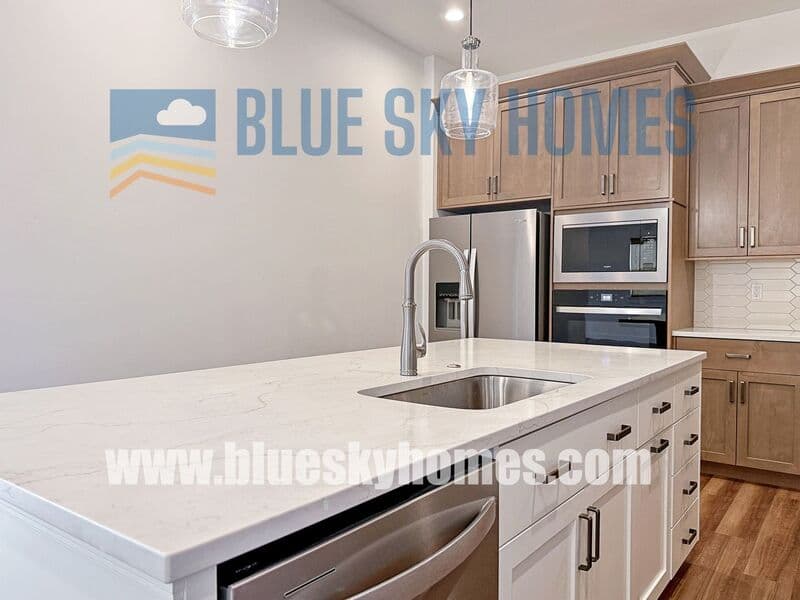 Star House: 8500 W Lilburn st