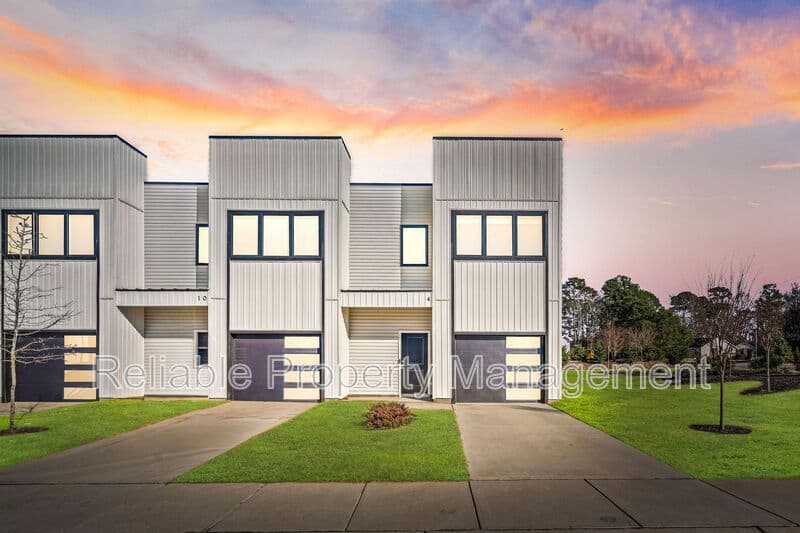 Clayton Townhome: 4 S Laird Drive