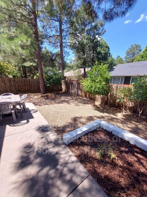 Flagstaff House: 4029 S Nicholas St