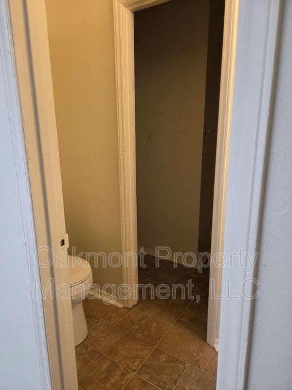 Fayetteville House: 2831 Breezewood Avenue