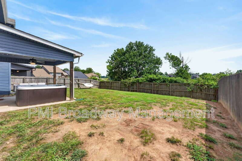 Clarksville House: 488 Kinslow Court
