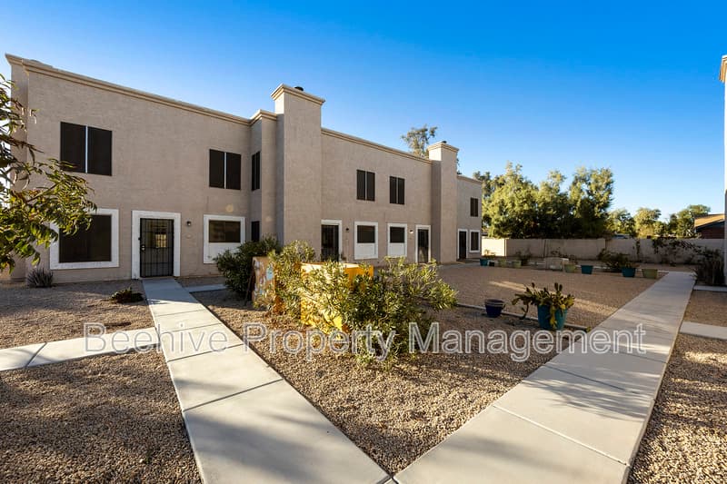 Phoenix House: 2732 E Culver St
