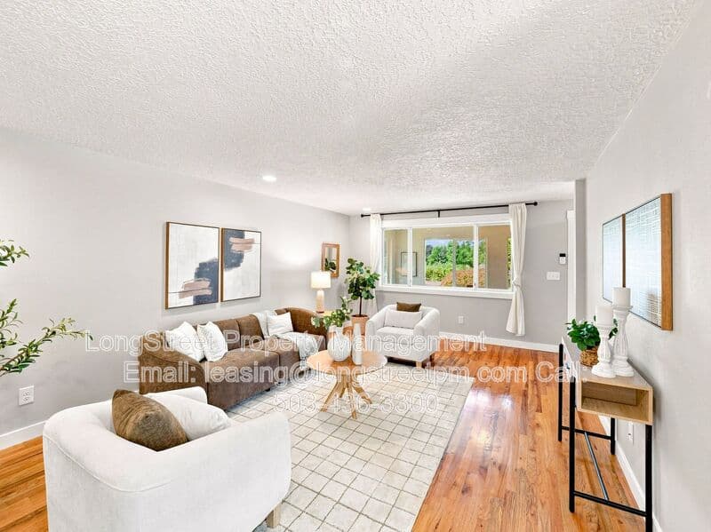 Beavercreek House: 22032 S Dans Ave