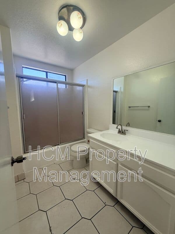 Long Beach House: 2605 E. Washington St.