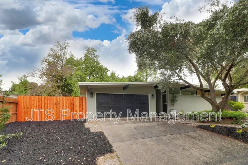 Citrus Heights House: 7676 Eastgate Avenue