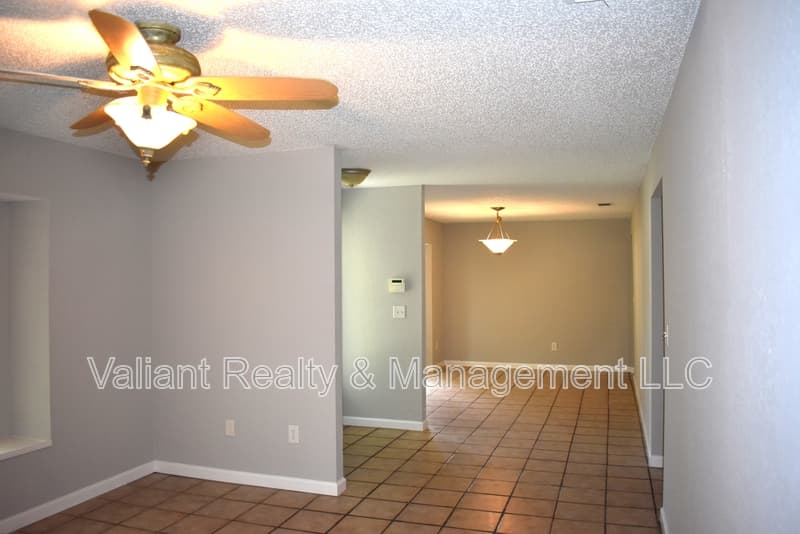 Jacksonville House: 6555 Diamond Leaf South