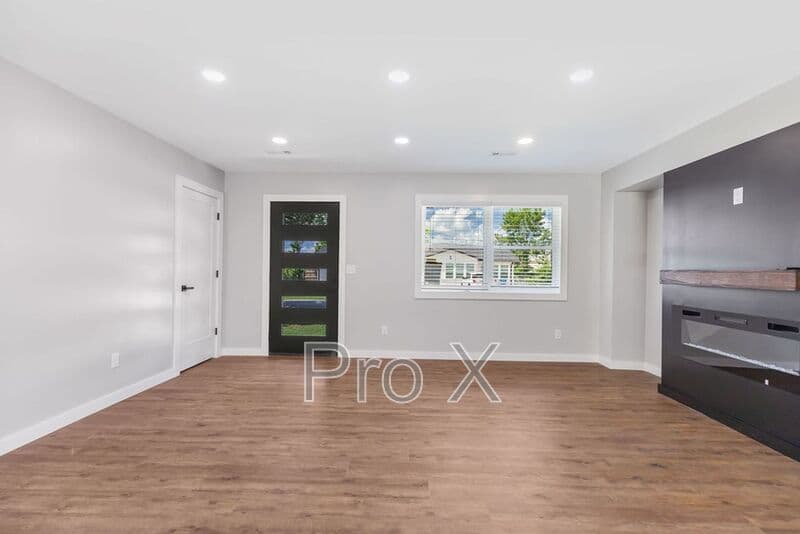Bentonville House: 809 Carson Drive
