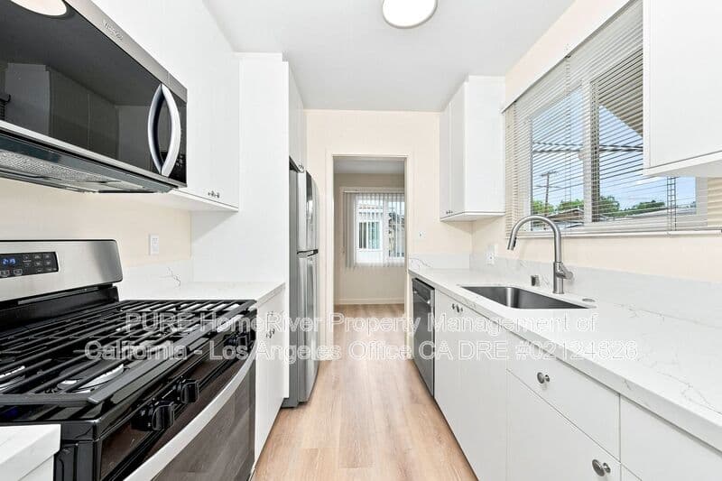Sherman Oaks House: 4427 Murietta Ave