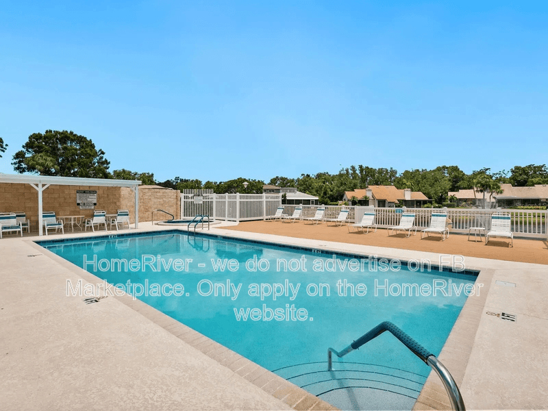 Sarasota Condo: 4422 Winston Ln S