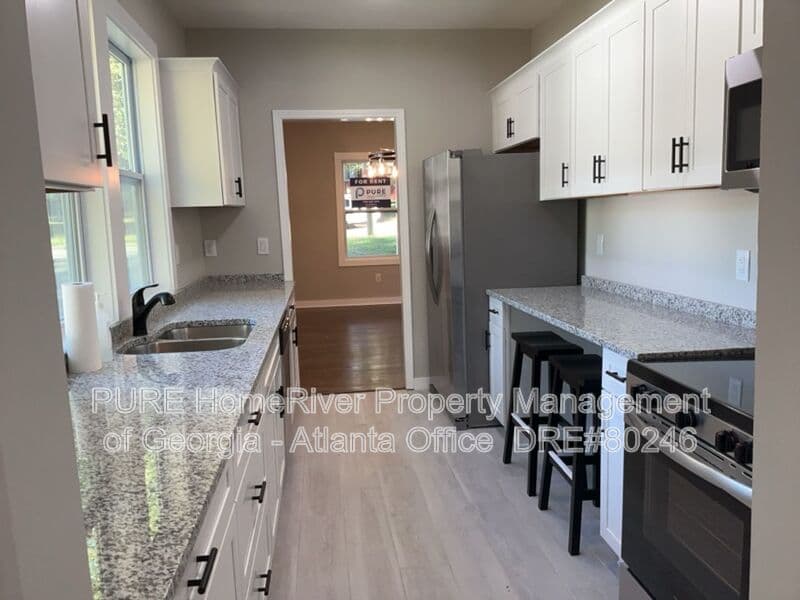 East Pt House: 2172 Ben Hill Rd